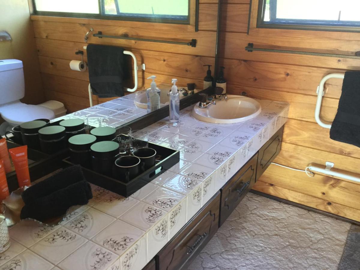 Norfolk Gardens Bed And Breakfast Te Kopuru Bagian luar foto