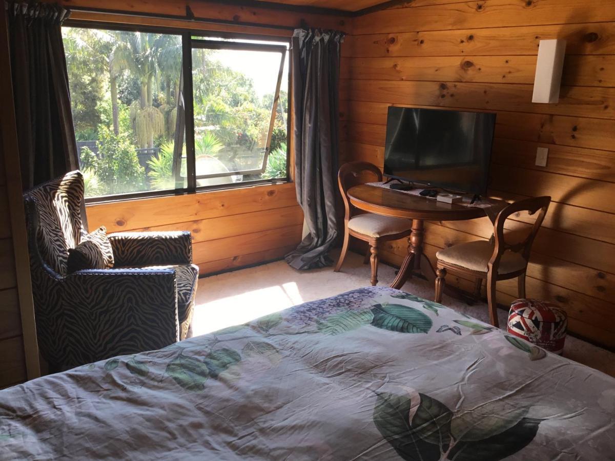 Norfolk Gardens Bed And Breakfast Te Kopuru Bagian luar foto